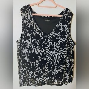 Lane Bryant 26/28 Black White Floral V-Neck Sleeveless Blouse‎
